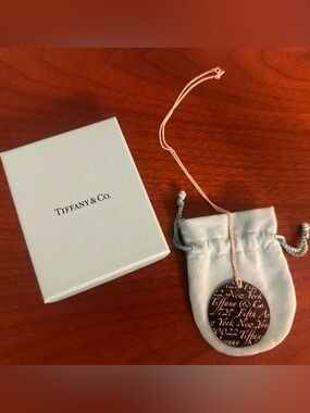 Tiffany &Co Love Notes Circle Pendant Necklace